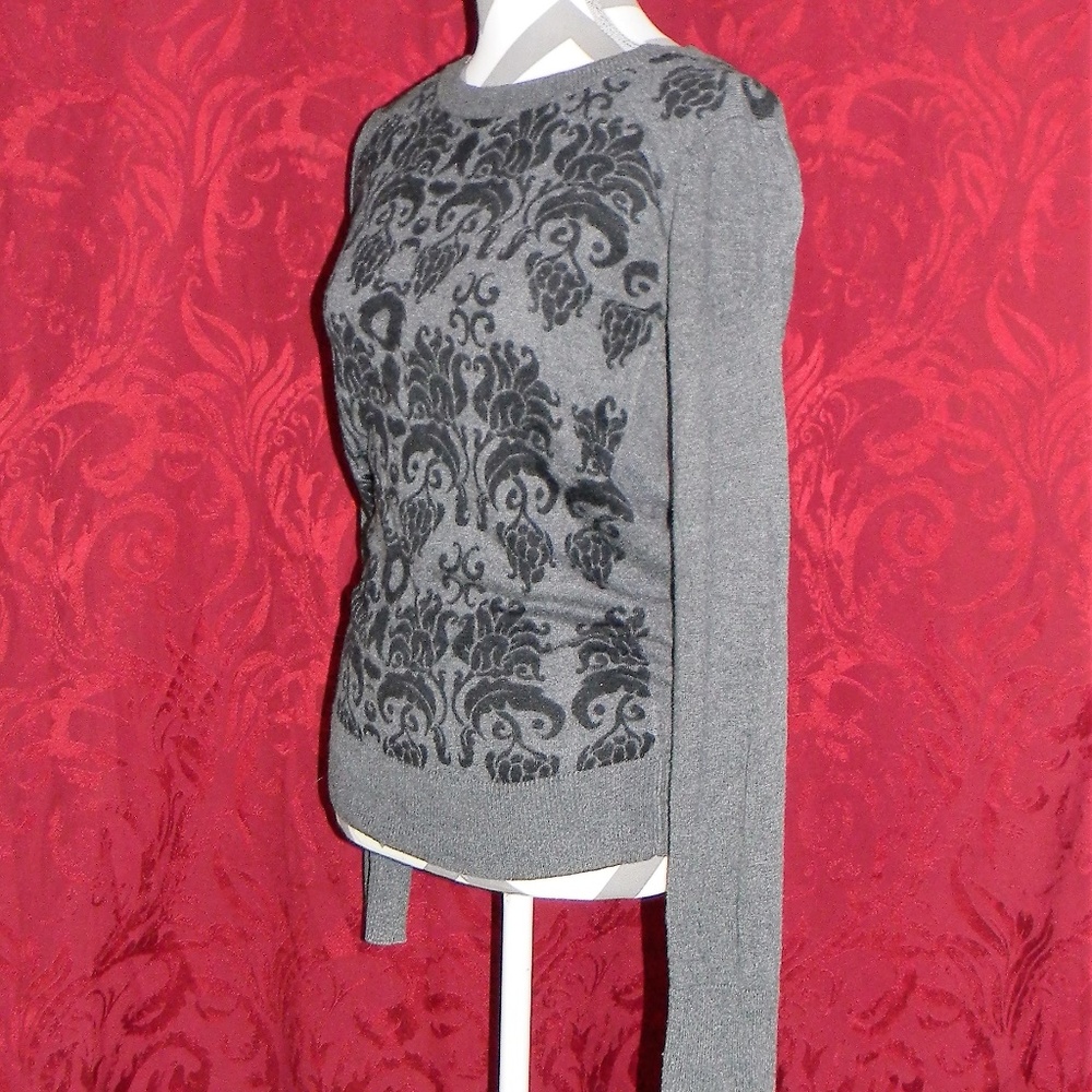 Mossimo Sweater - Picture 2 of 2